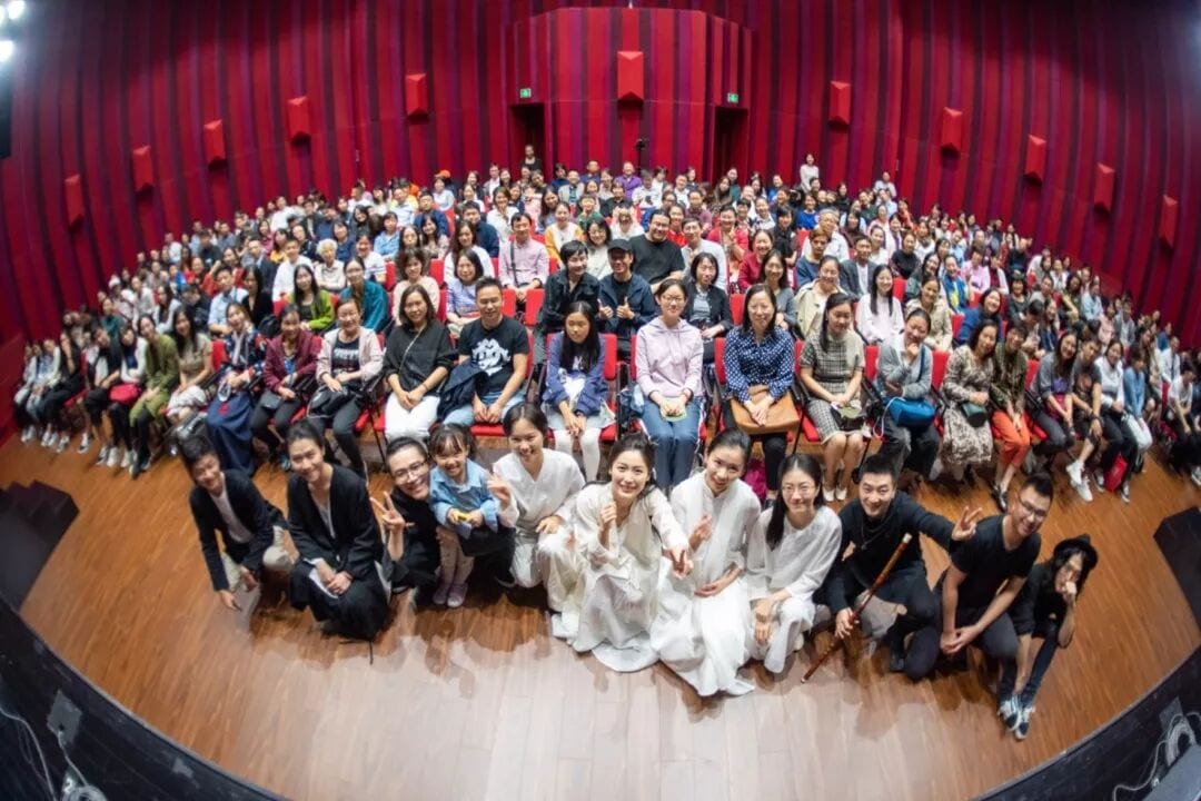 五周年音乐会《新不异旧》谢幕大合影 · 长江剧场